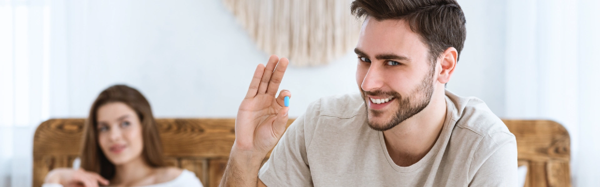 Uomo soddisfatto per aver trovato una soluzione ai problemi di erezione