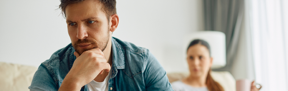 Uomo affronta il problema della perdita dell’erezione